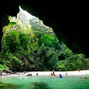 Best-selling Koh Lanta tour, daily morning to evening trip. 4-island tour: Koh Ngai, Koh Mook, Emerald Cave, and Koh Kradan.